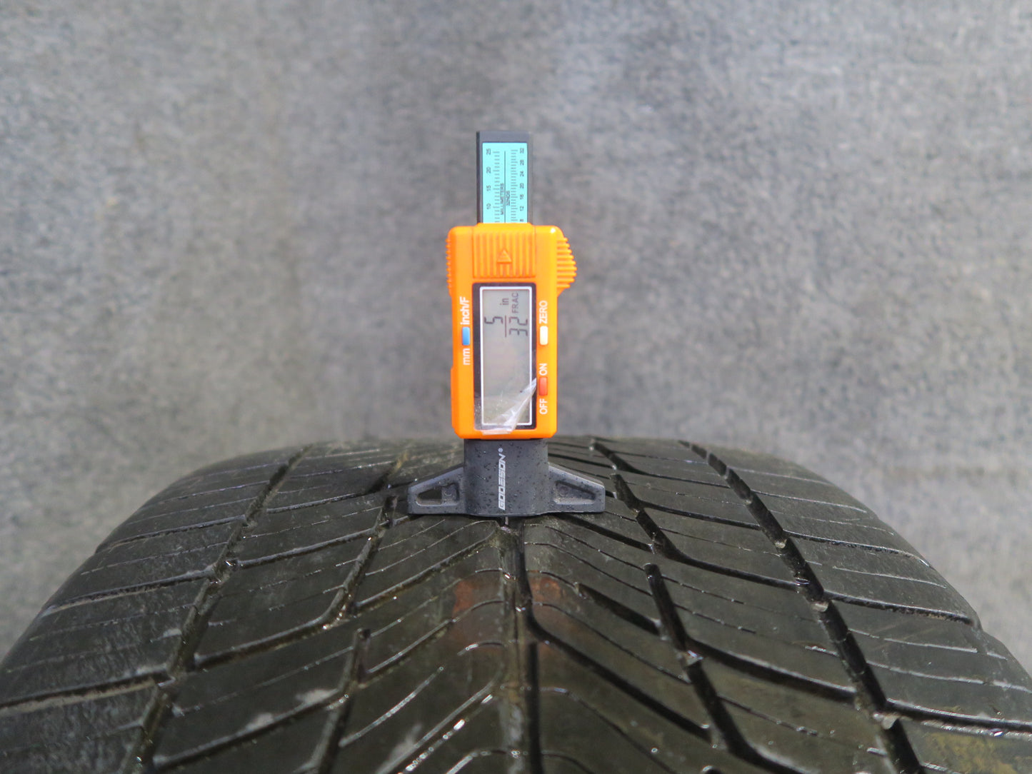 Set of 2 Bfgoodrich G-force COMP-2 A/S TIRE275/40 ZR20 106Y 4824 5/32 Tread