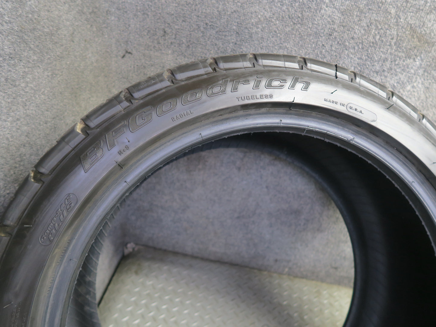 Set of 2 Bfgoodrich G-force COMP-2 A/S TIRE275/40 ZR20 106Y 4824 8/32 Tread