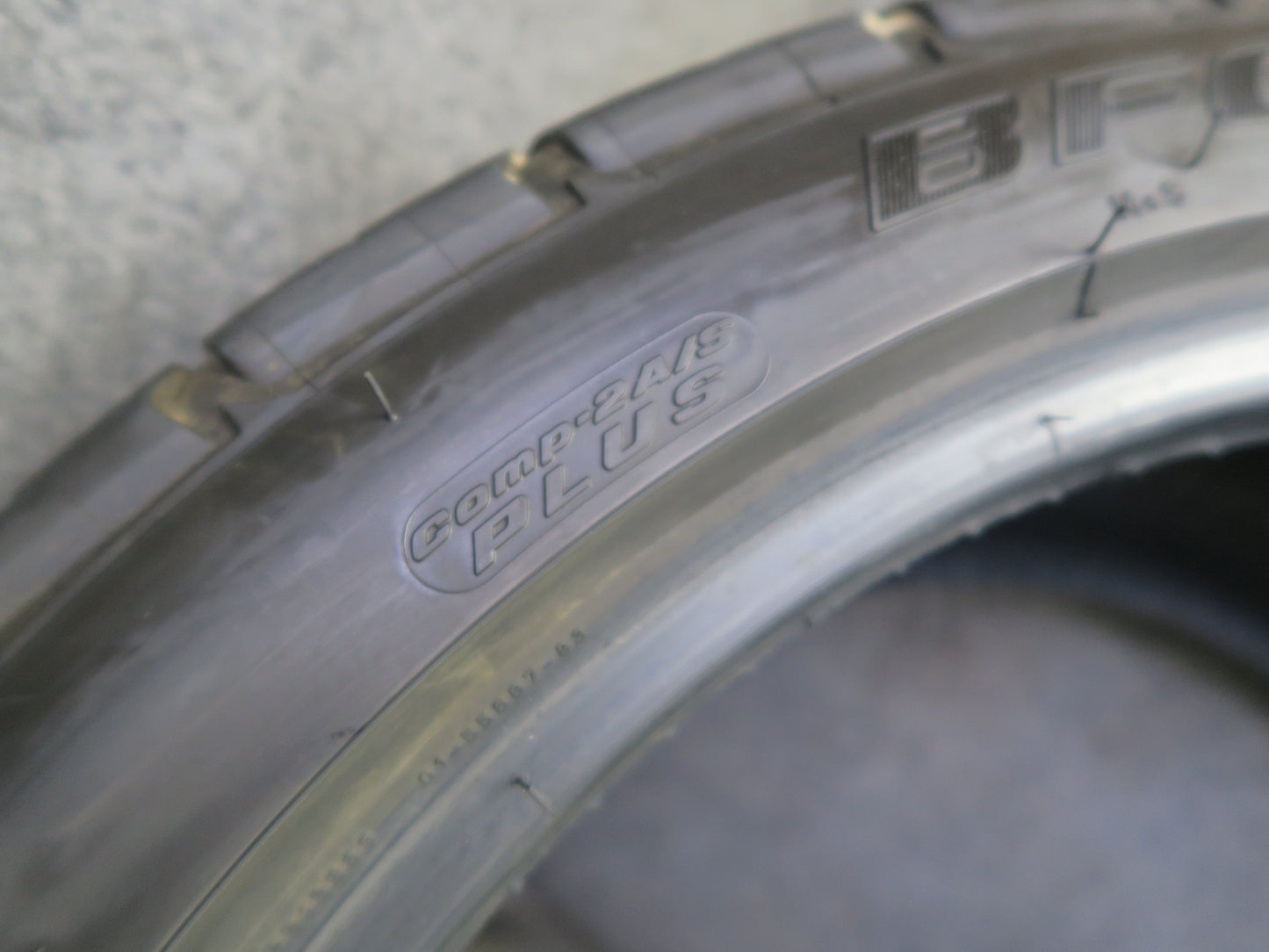 Set of 2 Bfgoodrich G-force COMP-2 A/S TIRE275/40 ZR20 106Y 4824 8/32 Tread