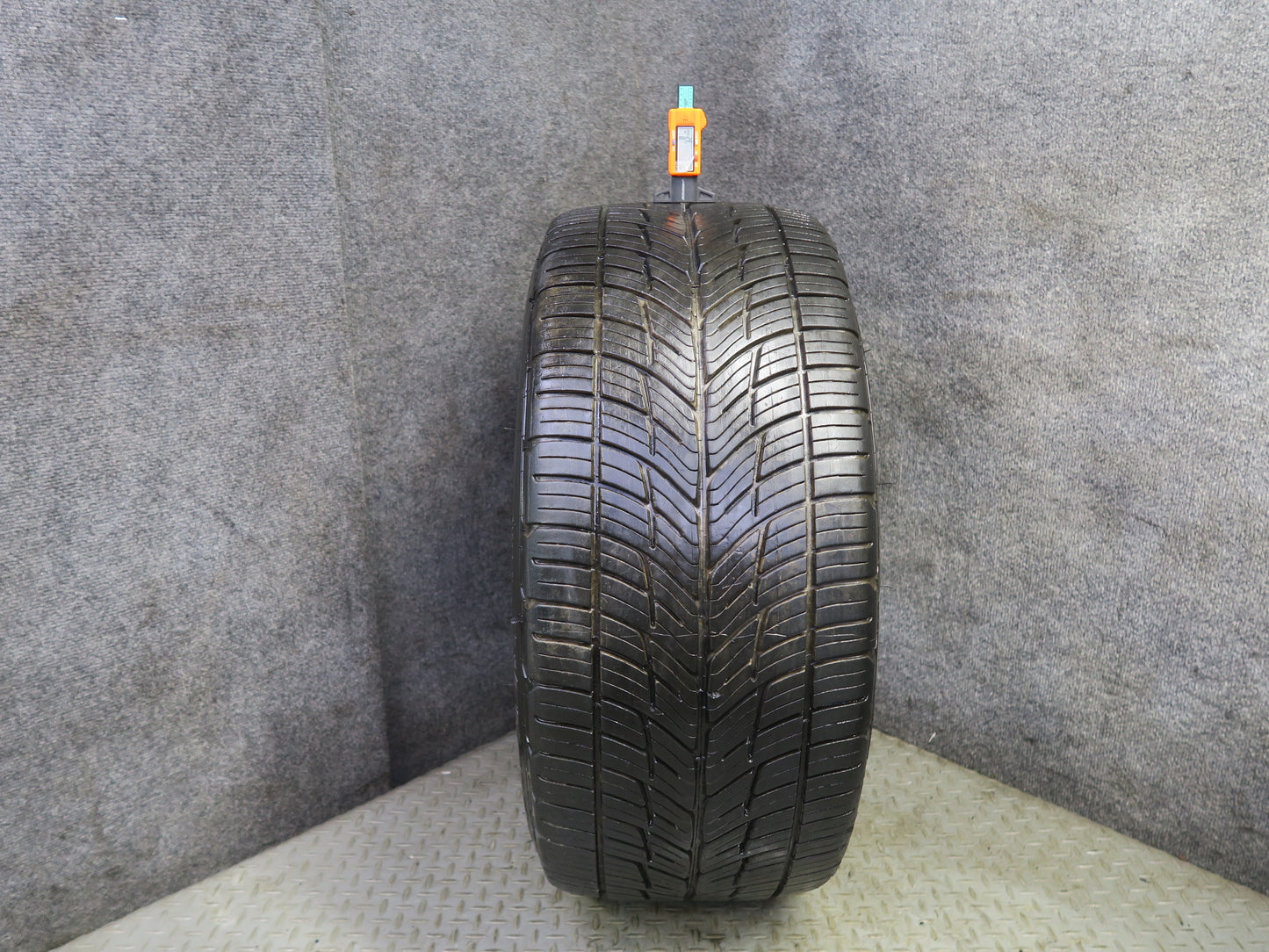 Set of 2 Bfgoodrich G-force COMP-2 A/S TIRE275/40 ZR20 106Y 4824 8/32 Tread