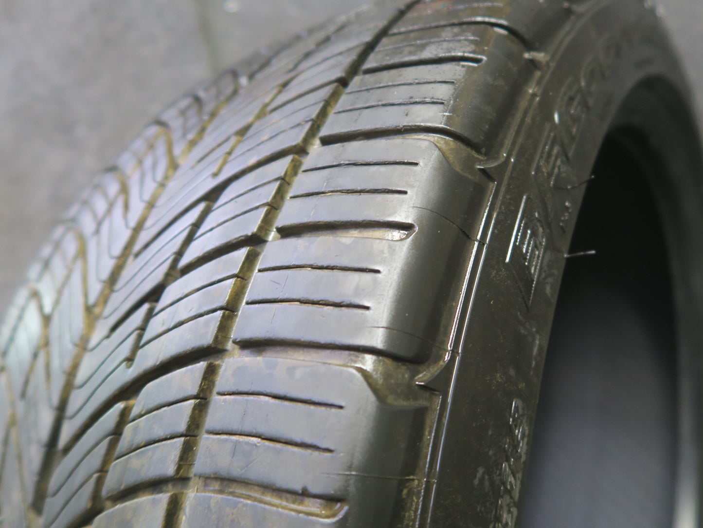 Set of 2 Bfgoodrich G-force COMP-2 A/S TIRE275/40 ZR20 106Y 4824 8/32 Tread