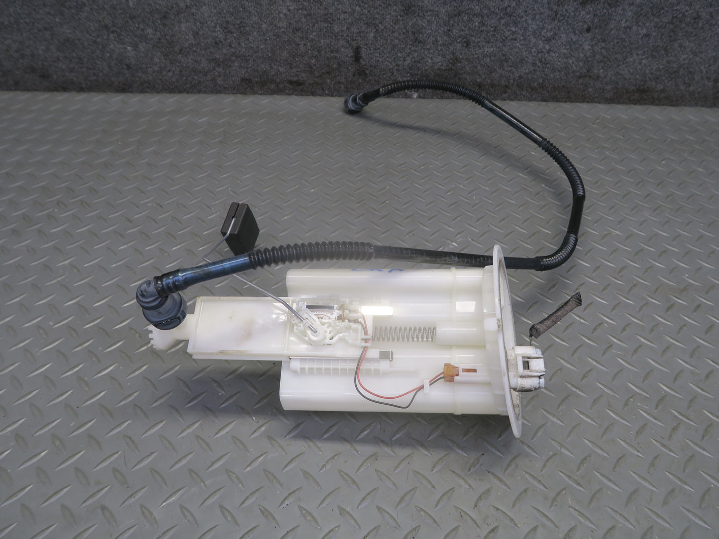 15-18 Lexus GSC16L RC300 AWD 3.5L Fuel Pump Level Sensor Sending Unit Set OEM