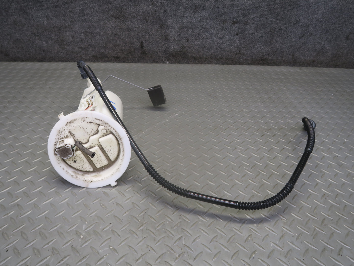 15-18 Lexus GSC16L RC300 AWD 3.5L Fuel Pump Level Sensor Sending Unit Set OEM