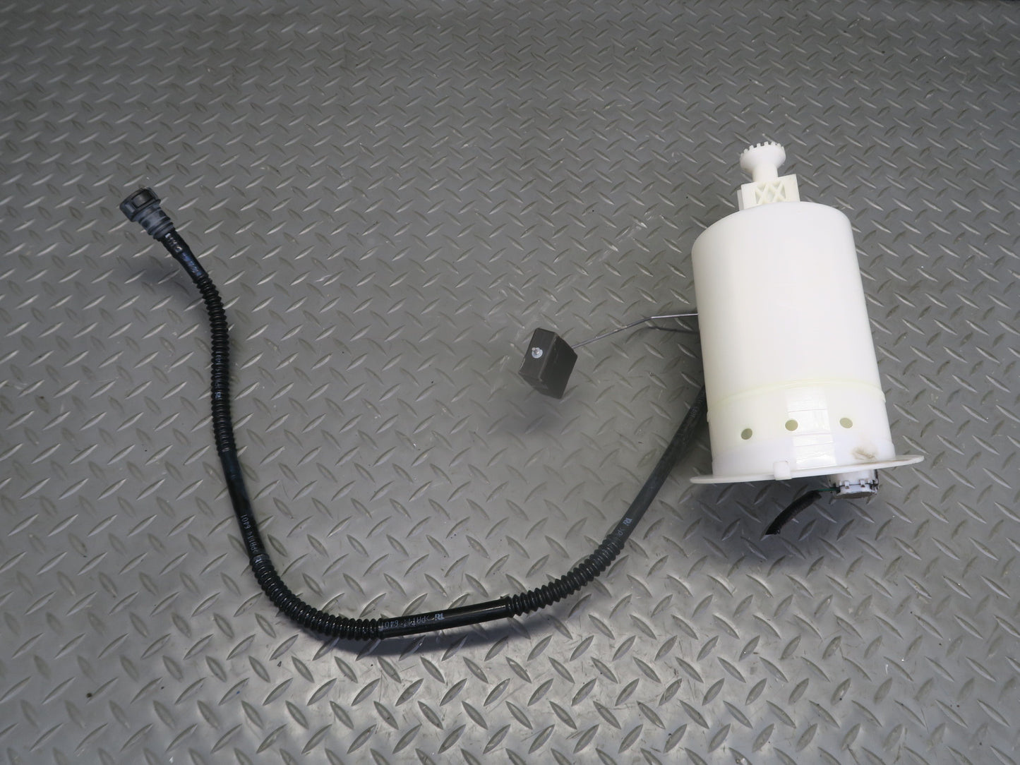 15-18 Lexus GSC16L RC300 AWD 3.5L Fuel Pump Level Sensor Sending Unit Set OEM