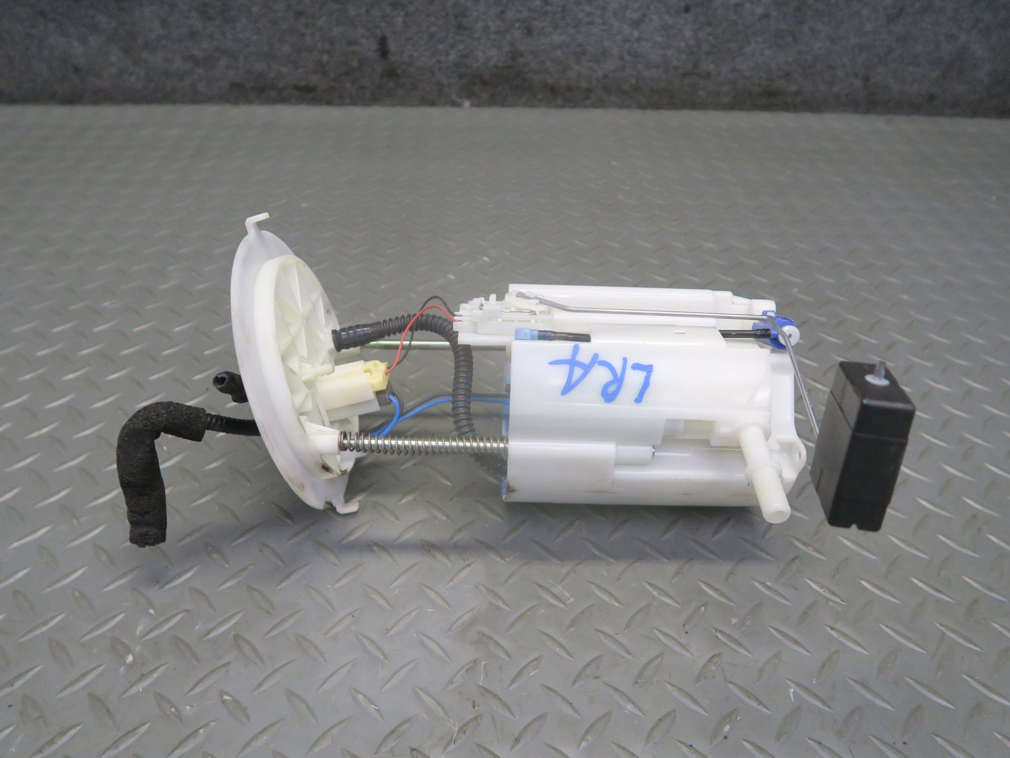 15-18 Lexus GSC16L RC300 AWD 3.5L Fuel Pump Level Sensor Sending Unit Set OEM