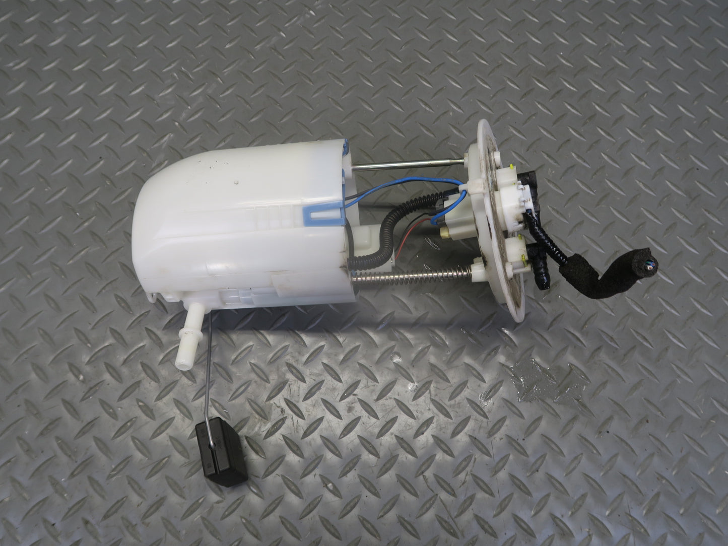 15-18 Lexus GSC16L RC300 AWD 3.5L Fuel Pump Level Sensor Sending Unit Set OEM