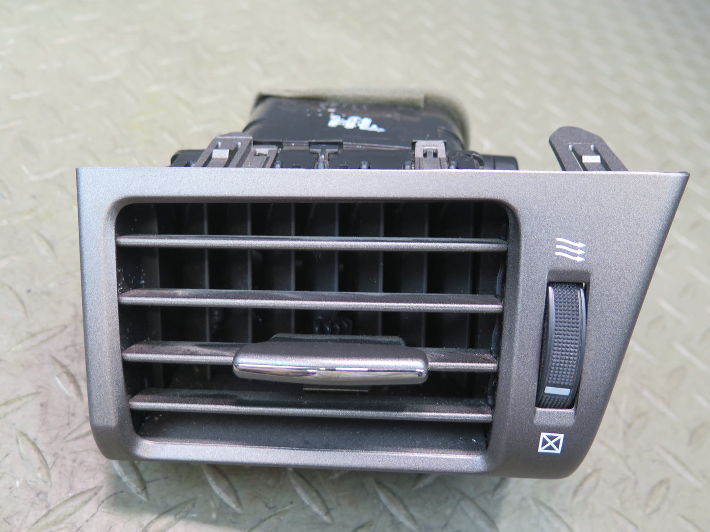 2008-2011 Lexus URJ201L LX570 Front Left Driver Side A/C Heater Air Vent