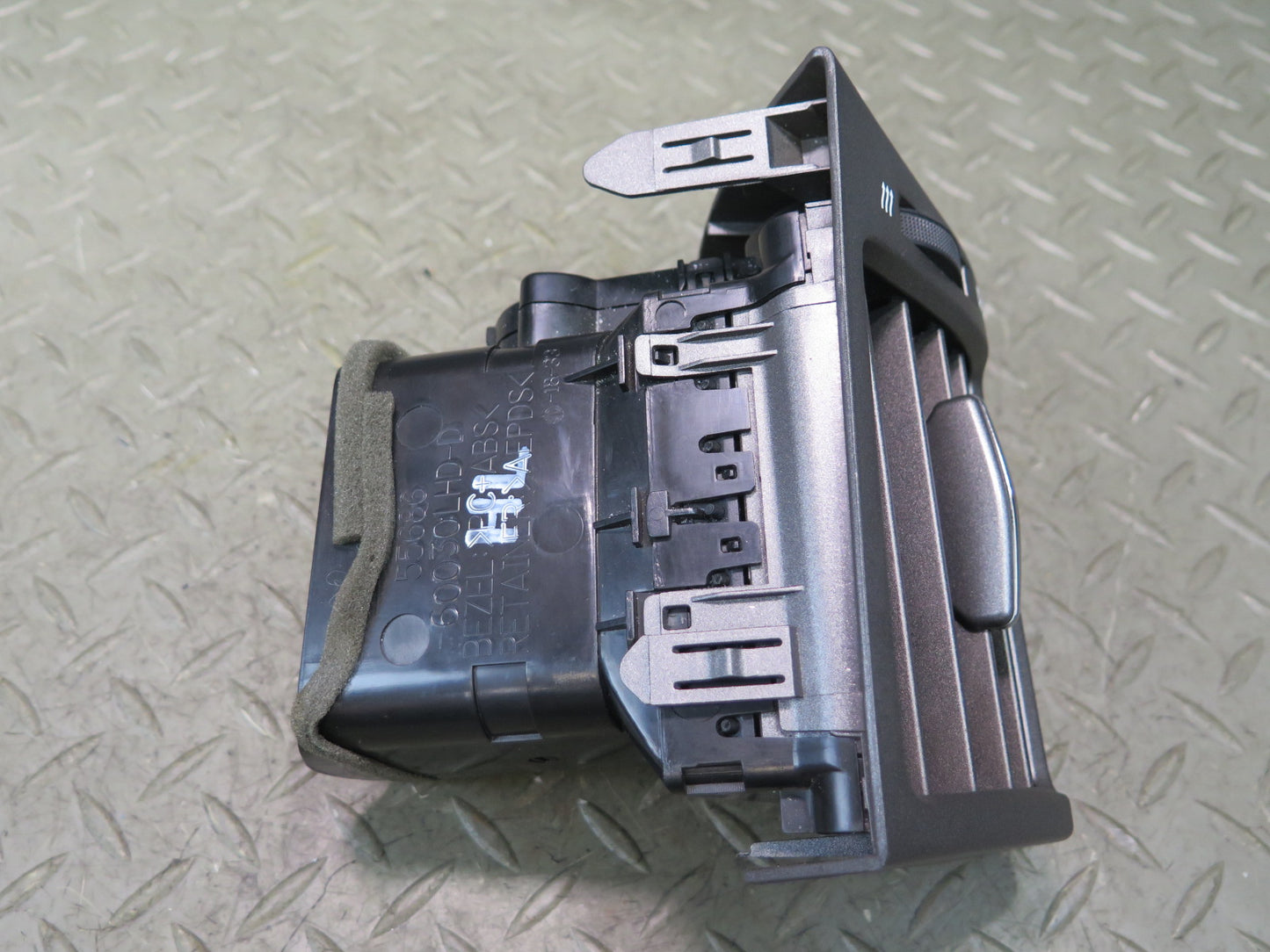 2008-2011 Lexus URJ201L LX570 Front Left Driver Side A/C Heater Air Vent
