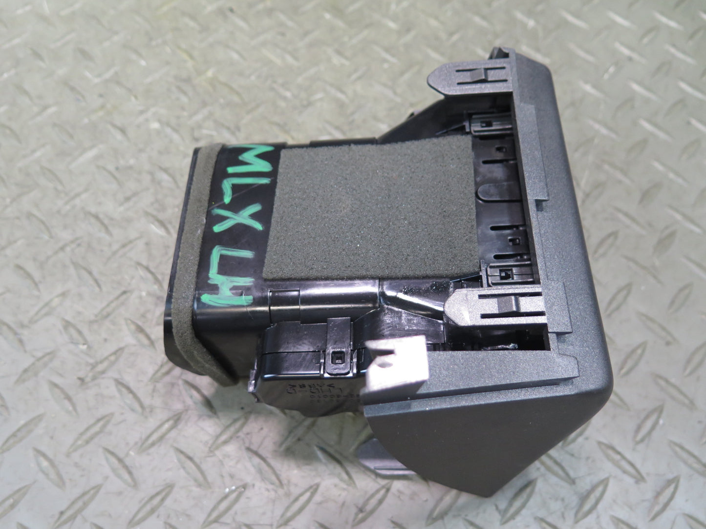 2008-2011 Lexus URJ201L LX570 Front Left Driver Side A/C Heater Air Vent