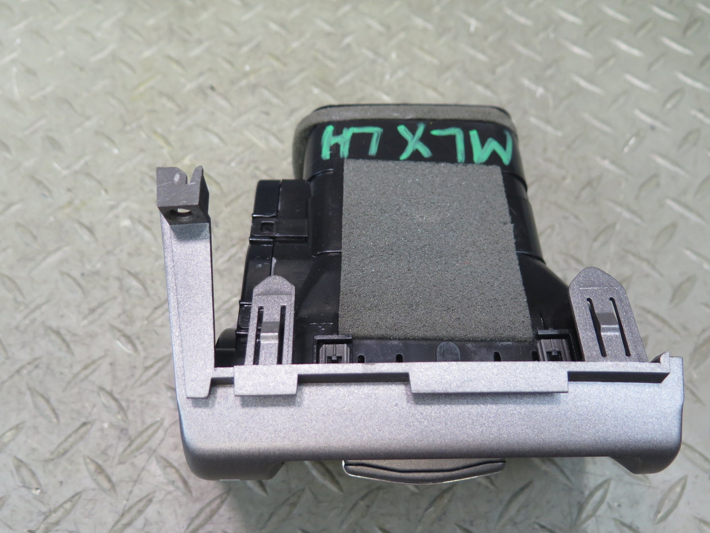 2008-2011 Lexus URJ201L LX570 Front Left Driver Side A/C Heater Air Vent