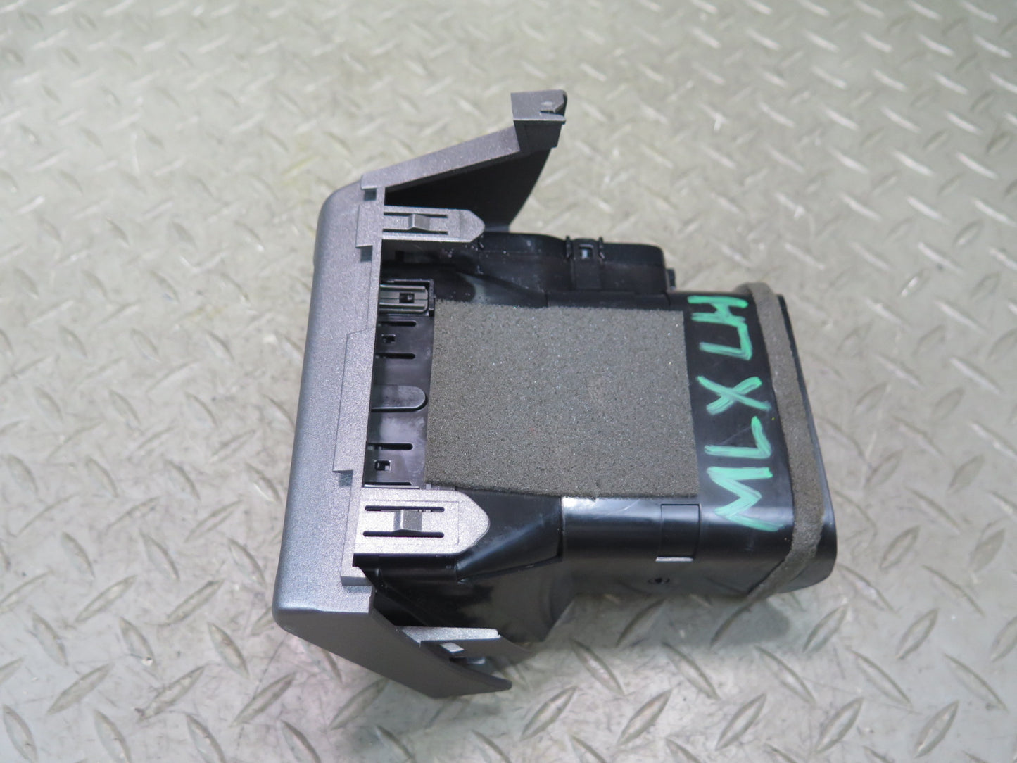 2008-2011 Lexus URJ201L LX570 Front Left Driver Side A/C Heater Air Vent