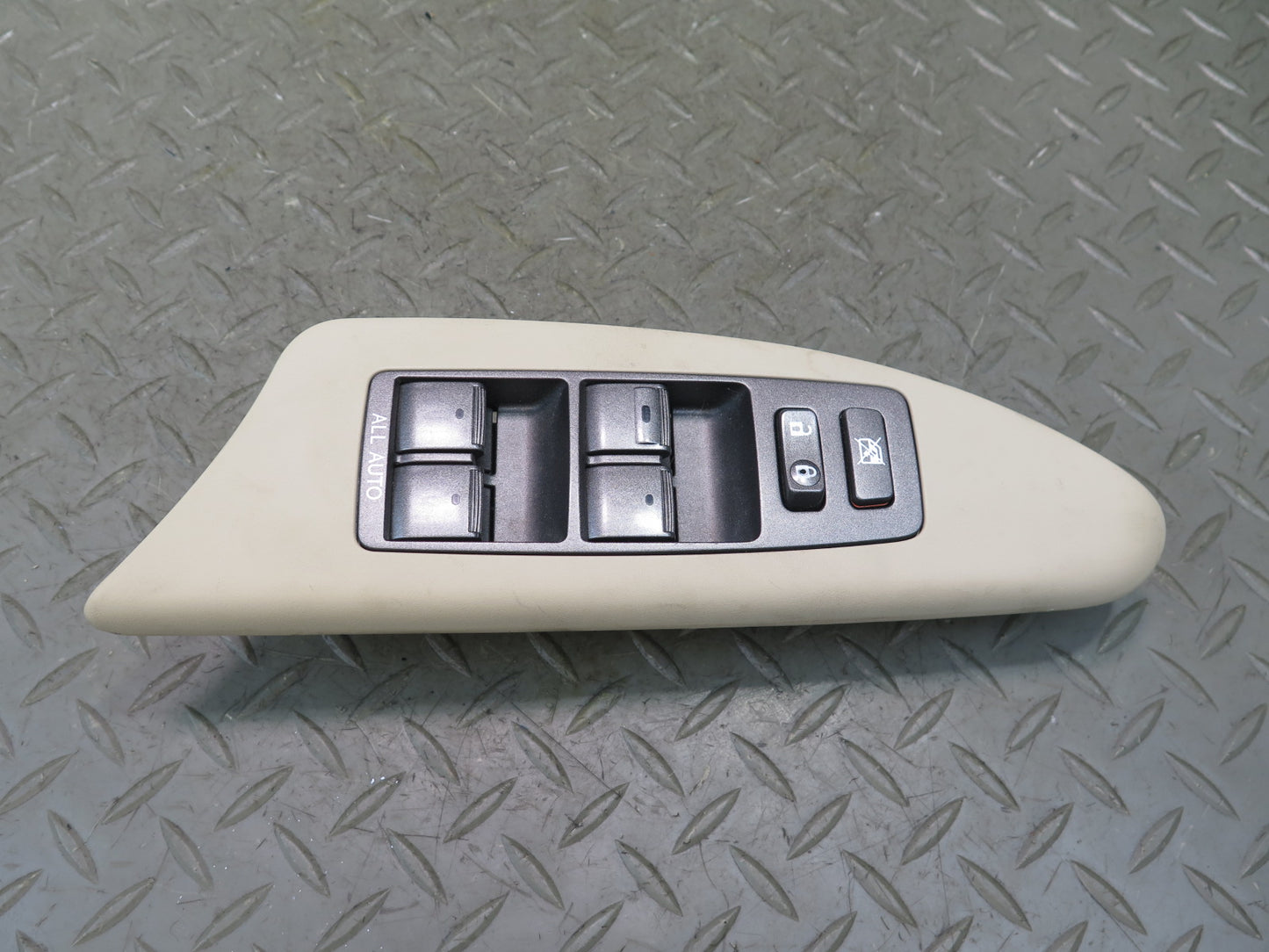 2008-2011 Lexus URJ201L LX570 Front Left Side Door Master Window Switch W/ Trim