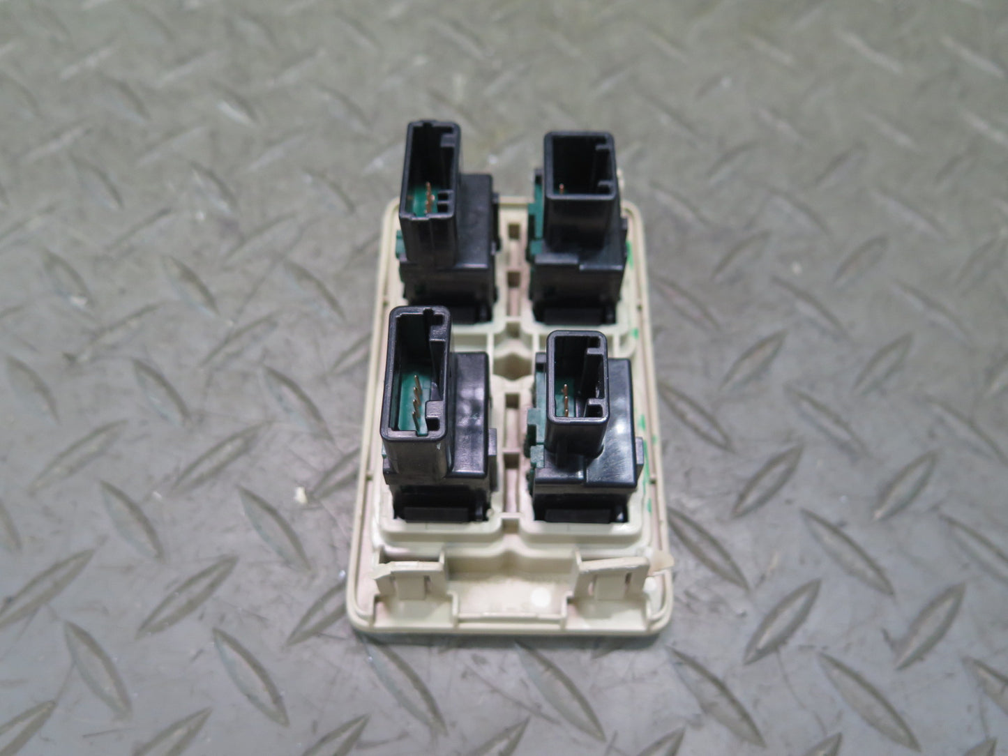 08-11 Lexus URJ201L LX570 Differential Lock Rsca Power Liftgate Traction Switch