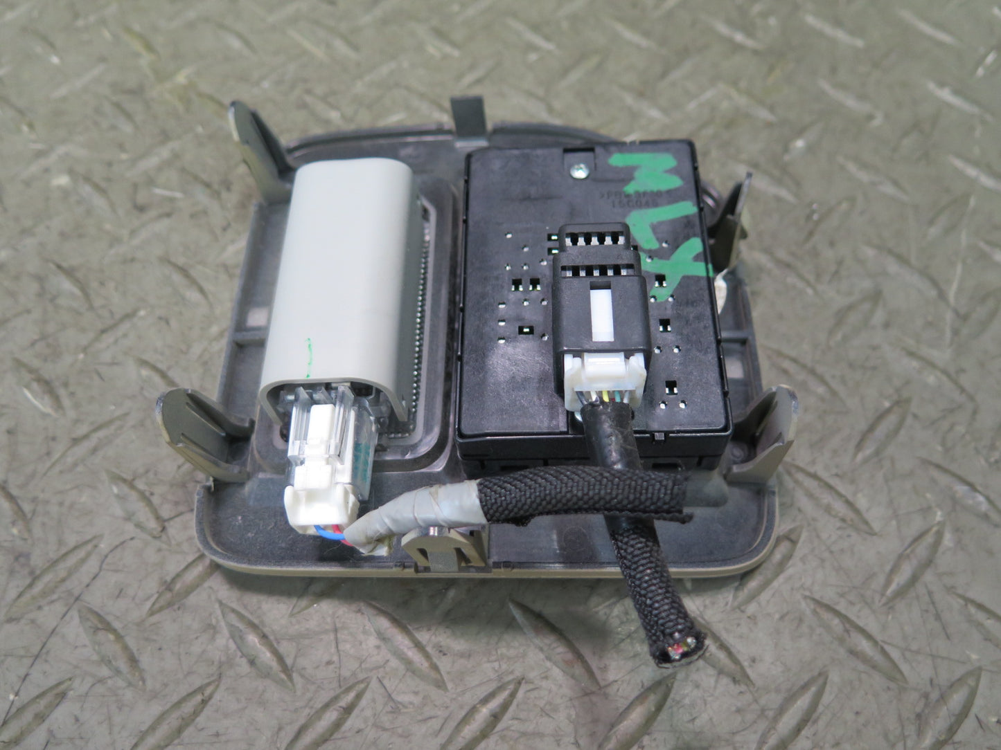 2008-2011 Lexus URJ201L LX570 Rear Right Trunk Folding Seat Switch W/ Trim