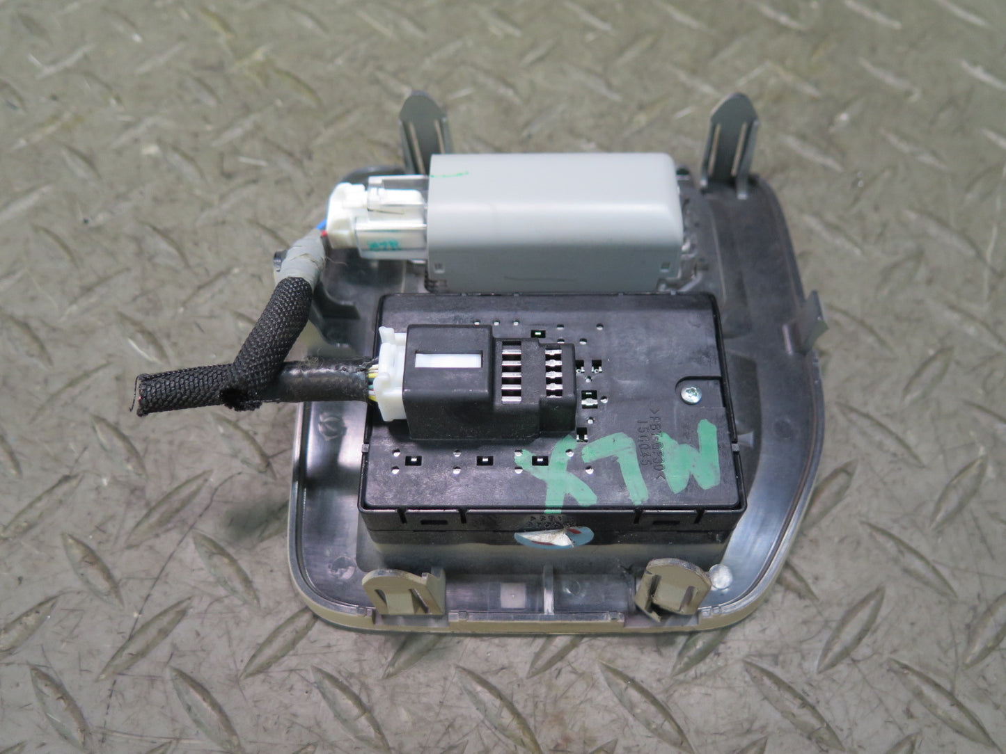 2008-2011 Lexus URJ201L LX570 Rear Right Trunk Folding Seat Switch W/ Trim
