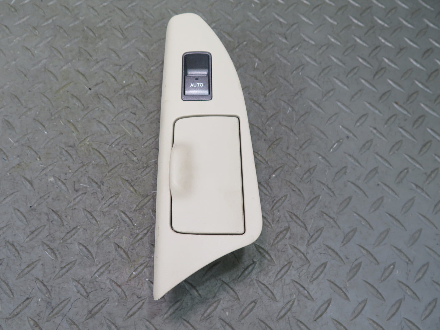 2008-2011 Lexus URJ201L LX570 Rear Right Door Window Switch W/ Trim & Ash Tray