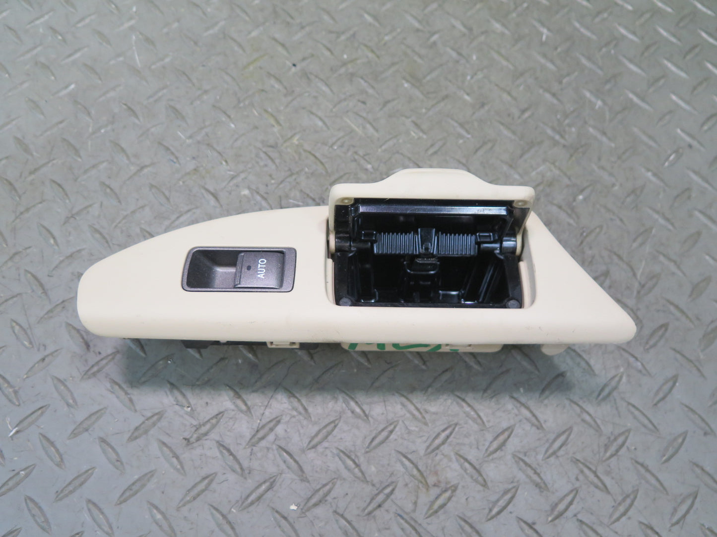 2008-2011 Lexus URJ201L LX570 Rear Right Door Window Switch W/ Trim & Ash Tray