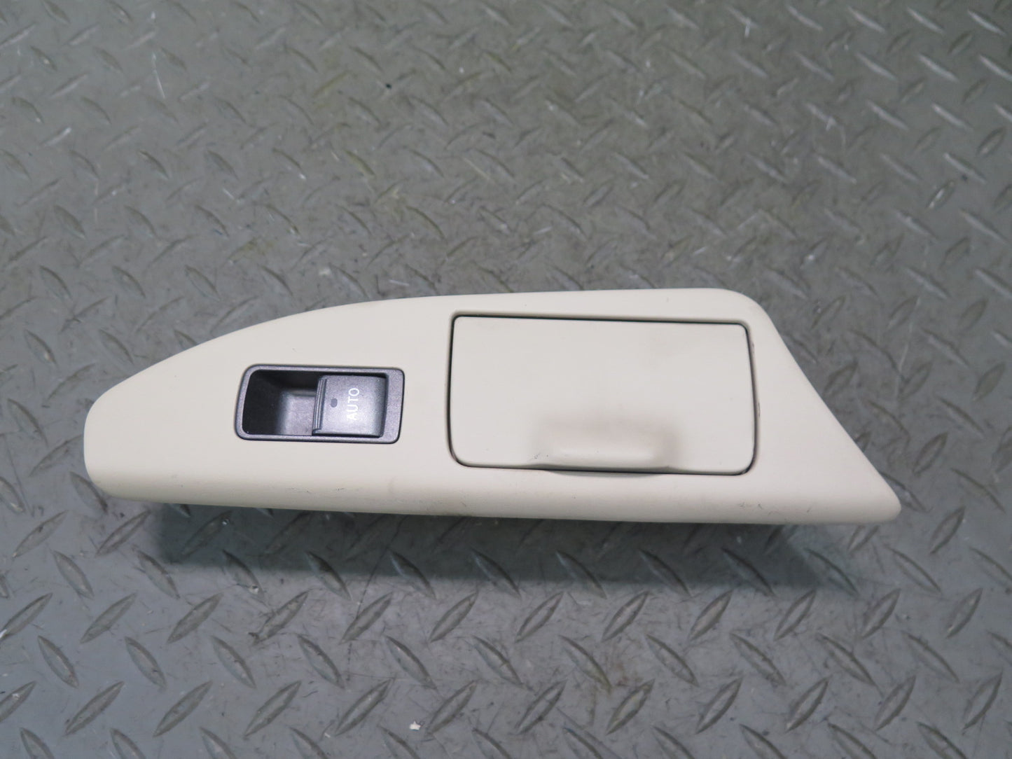 2008-2011 Lexus URJ201L LX570 Rear Right Door Window Switch W/ Trim & Ash Tray