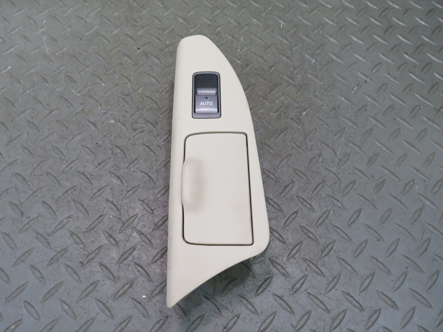 2008-2011 Lexus URJ201L LX570 Rear Right Door Window Switch W/ Trim & Ash Tray