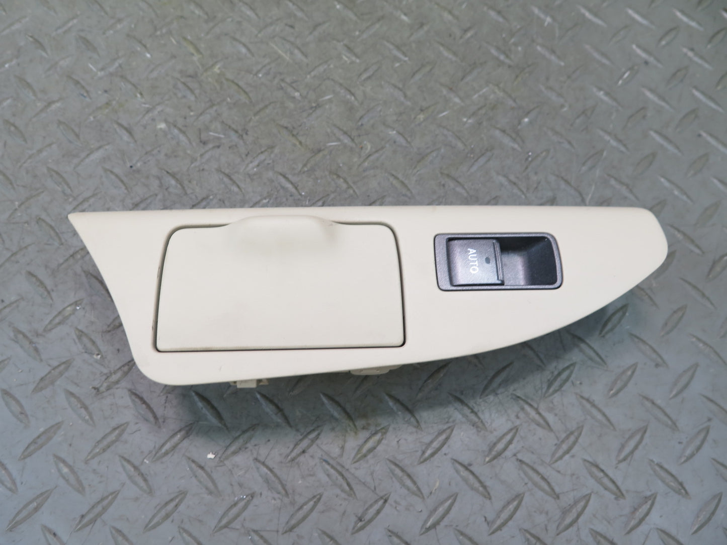 2008-2011 Lexus URJ201L LX570 Rear Right Door Window Switch W/ Trim & Ash Tray