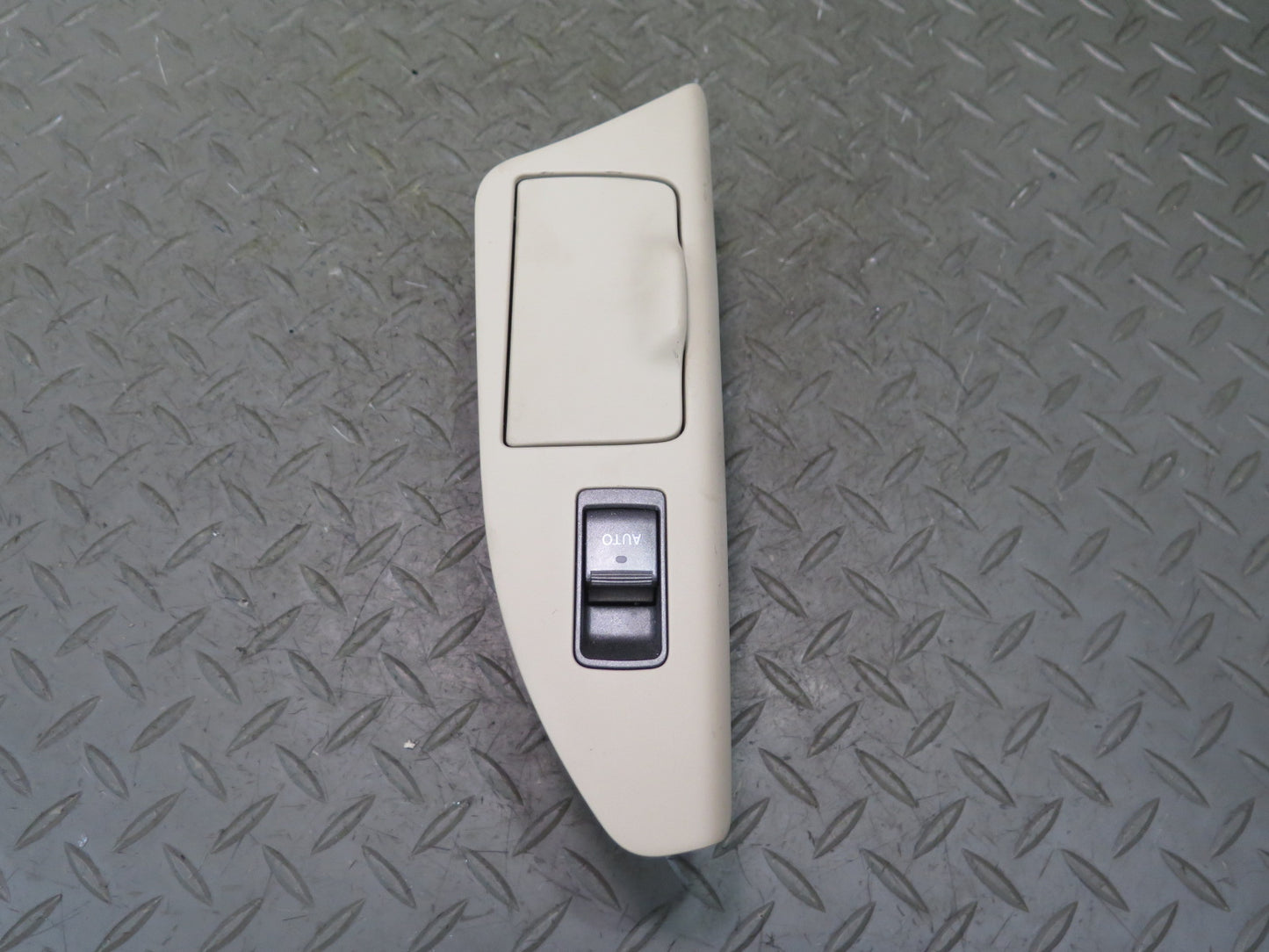 2008-2011 Lexus URJ201L LX570 Rear Right Door Window Switch W/ Trim & Ash Tray