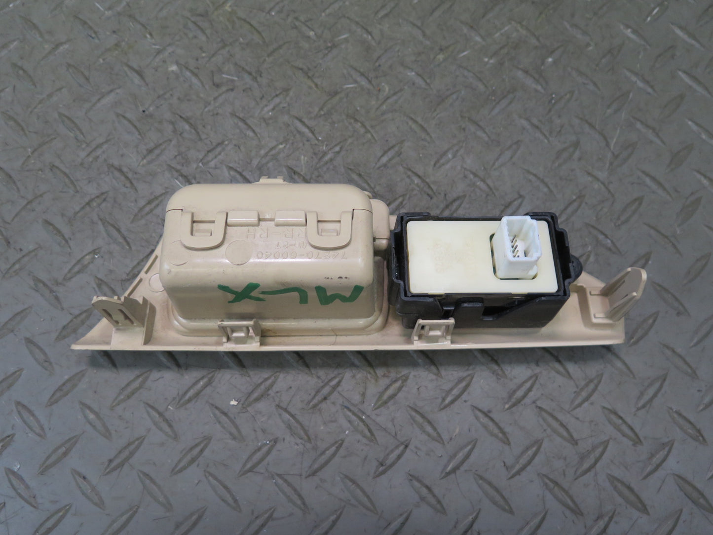 2008-2011 Lexus URJ201L LX570 Rear Right Door Window Switch W/ Trim & Ash Tray