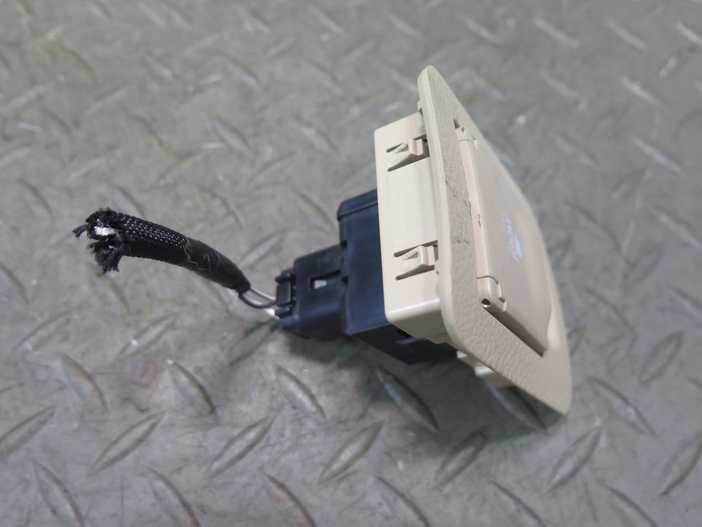 2008-2011 Lexus URJ201L LX570 Rear Trunk Rear Quarter Power Outlet Socket