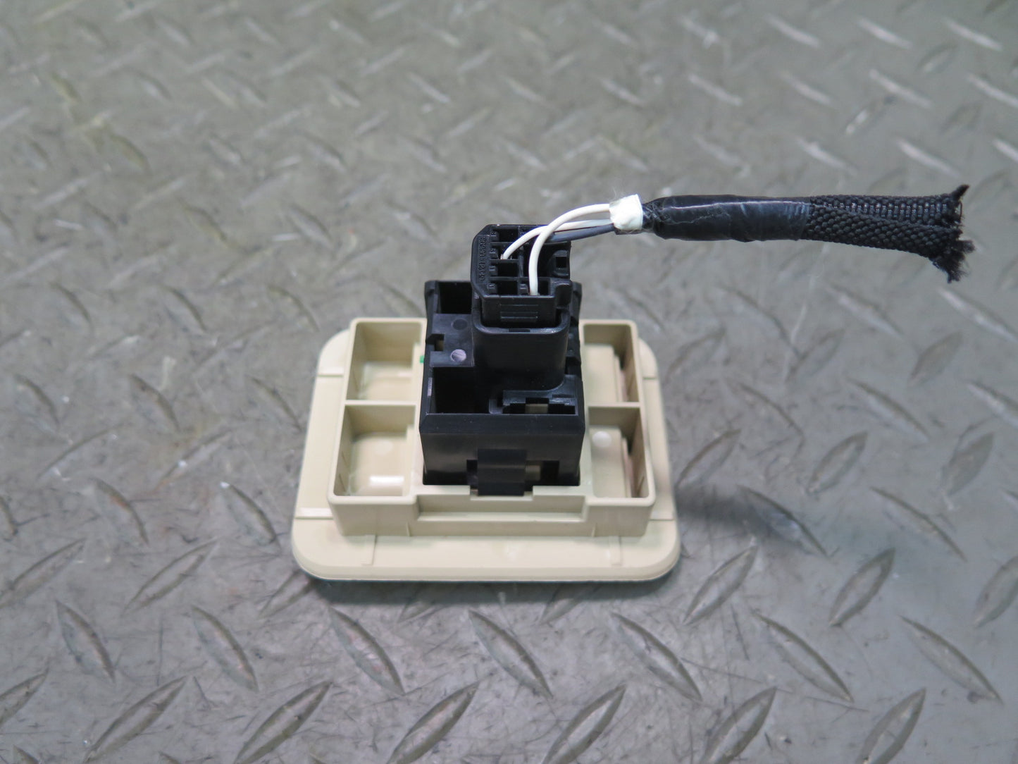 2008-2011 Lexus URJ201L LX570 Rear Trunk Rear Quarter Power Outlet Socket