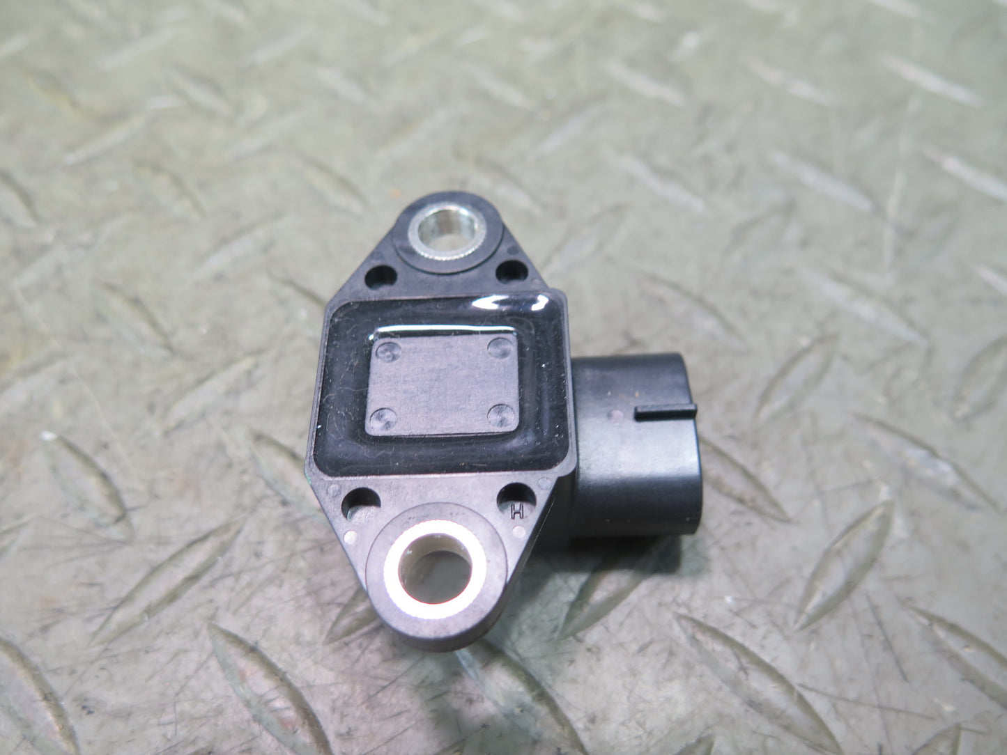 2008-2011 Lexus URJ201L LX570 Acceleration Sensor 89191-50020