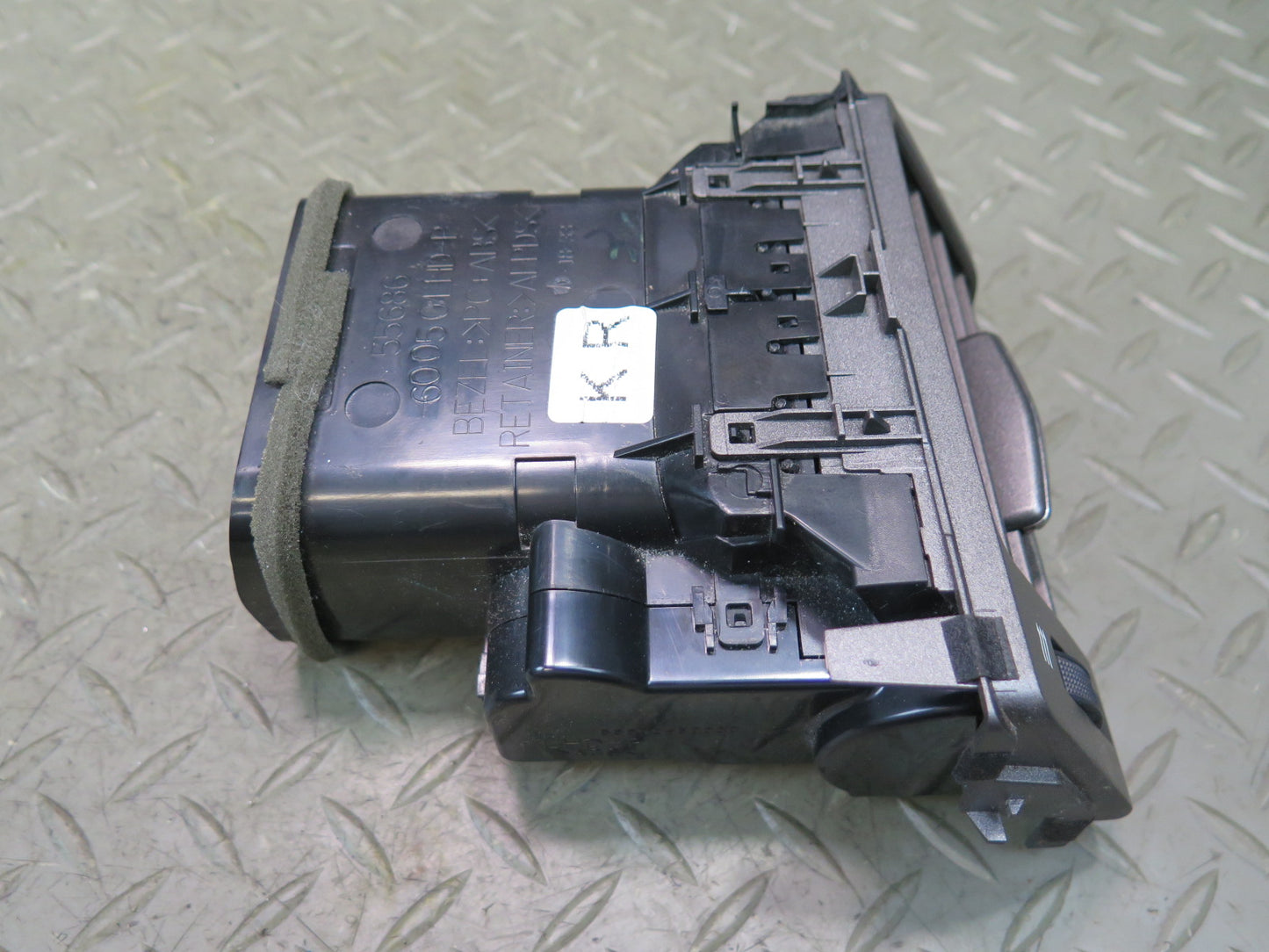2008-2011 Lexus URJ201L LX570 Front Right Passenger Side A/C Heater Air Vent