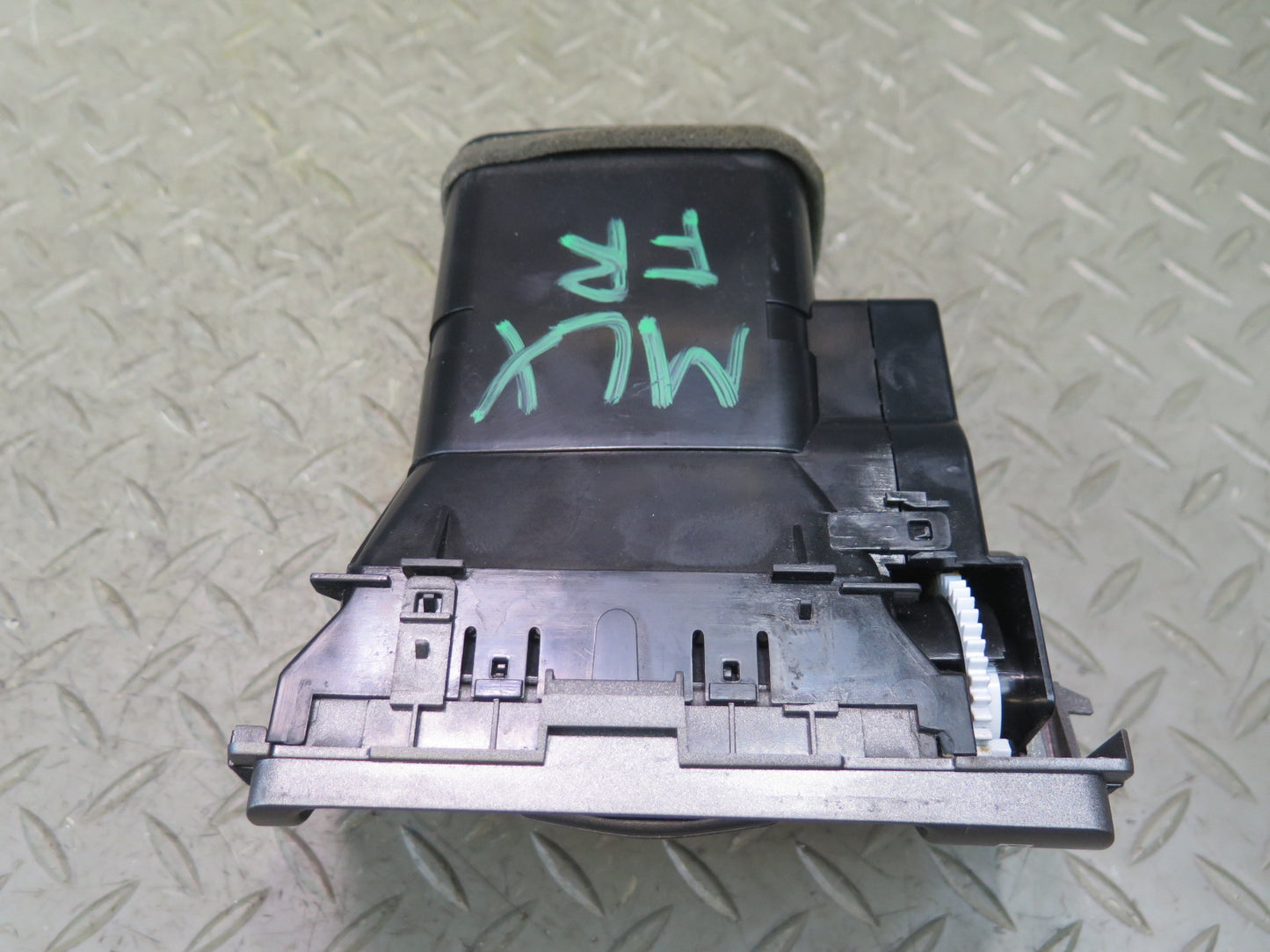 2008-2011 Lexus URJ201L LX570 Front Right Passenger Side A/C Heater Air Vent