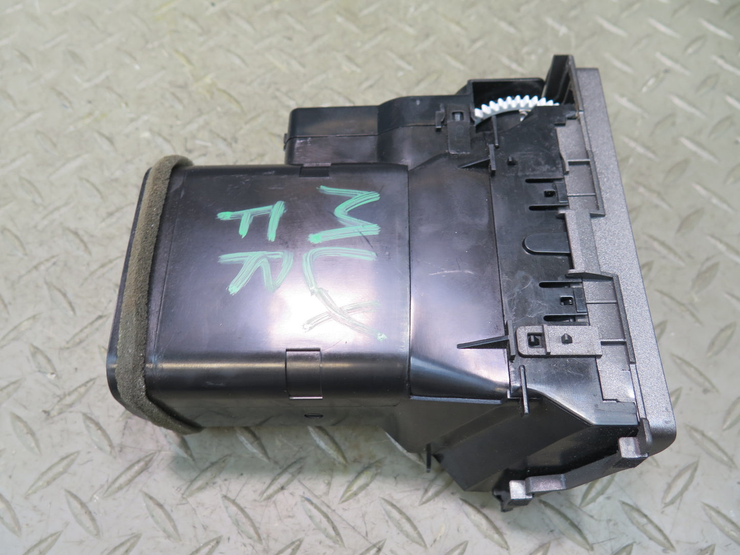 2008-2011 Lexus URJ201L LX570 Front Right Passenger Side A/C Heater Air Vent