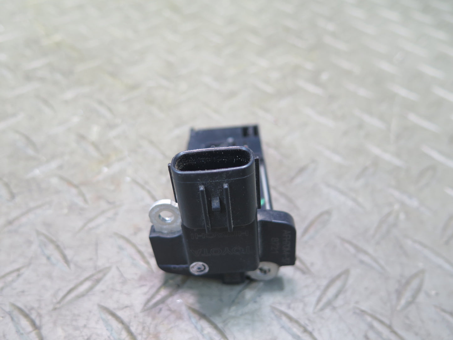 2008-2015 Lexus URJ201L LX570 Mass Air Flow Meter MAF Sensor