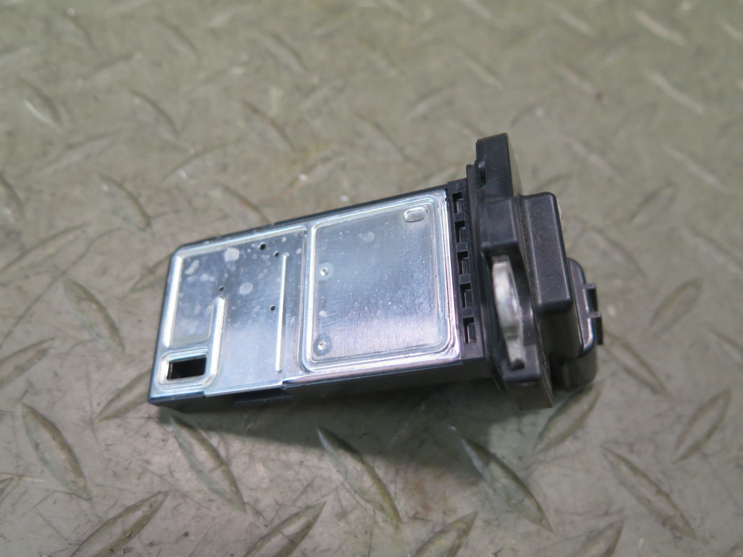 2008-2015 Lexus URJ201L LX570 Mass Air Flow Meter MAF Sensor