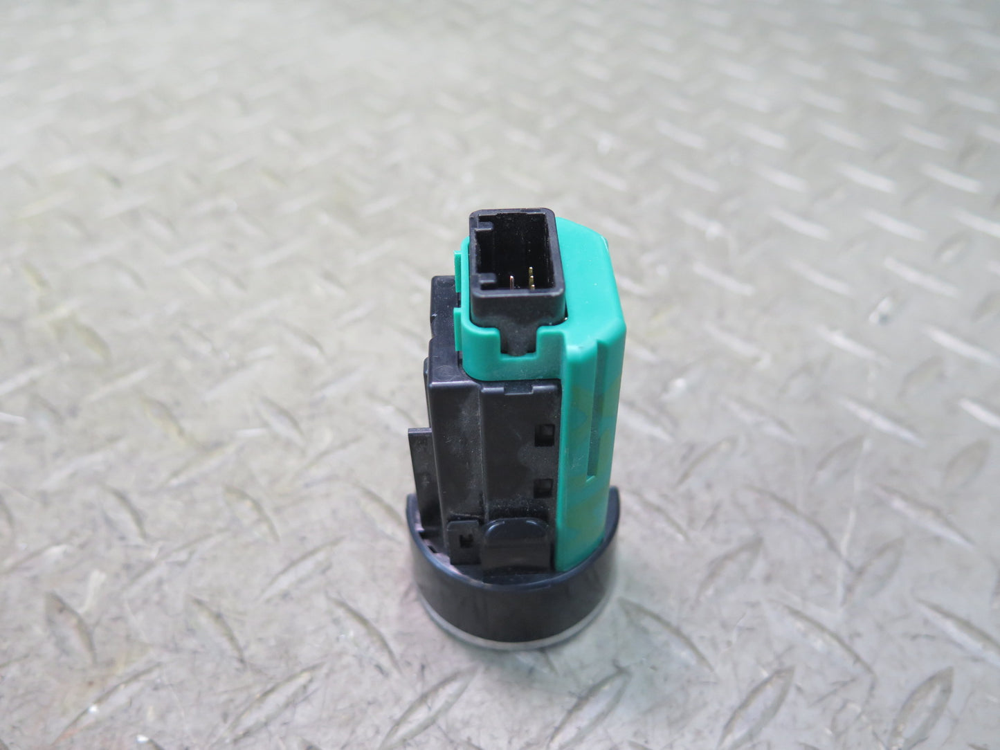 2008-2011 Lexus URJ201L LX570 Engine Power Ignition Button Start/stop Switch