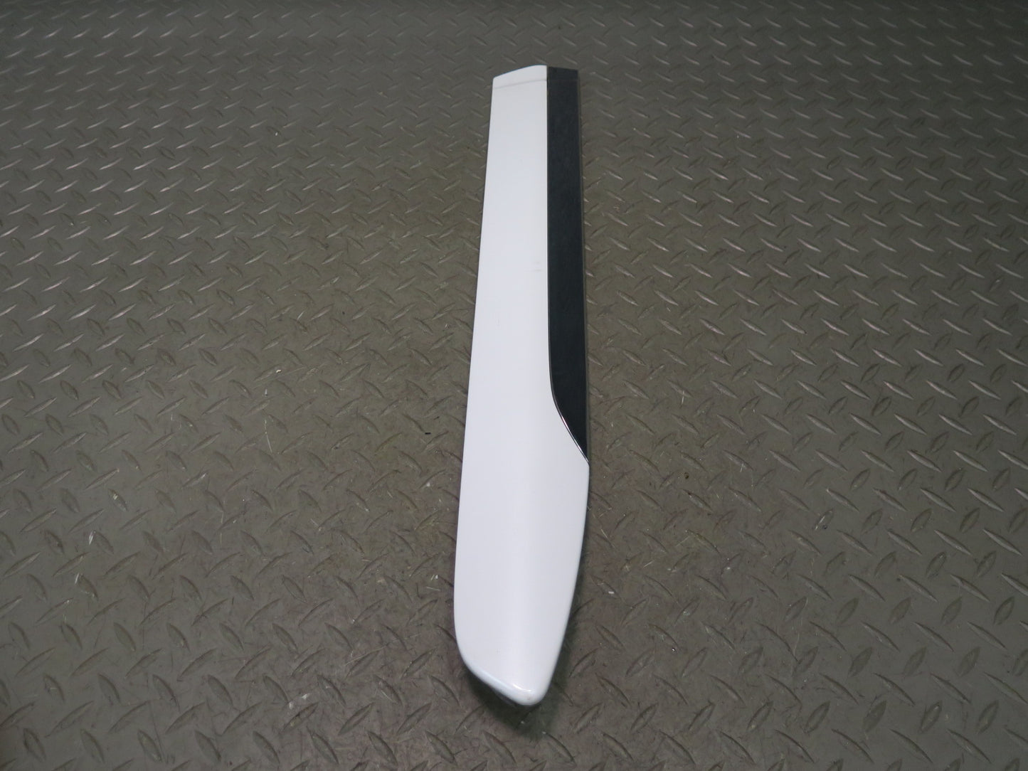 2008-2011 Lexus URJ201L LX570 Rear Left Side Door Lower Trim Molding Cover