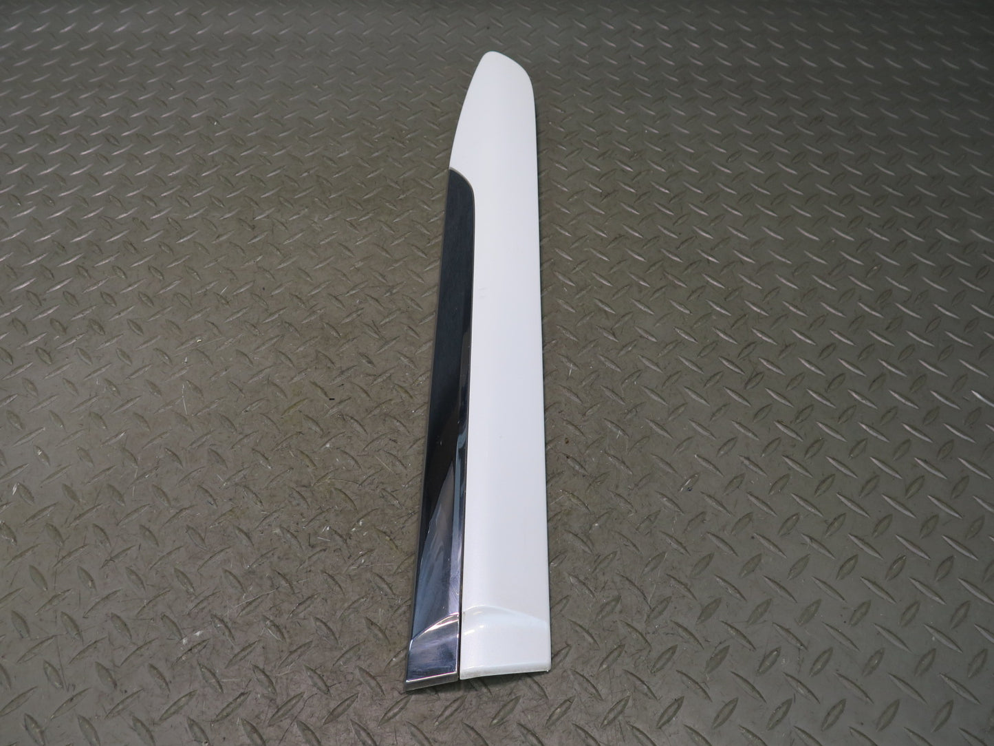 2008-2011 Lexus URJ201L LX570 Rear Left Side Door Lower Trim Molding Cover