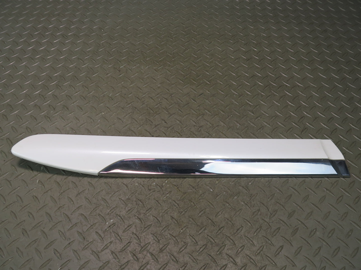 2008-2011 Lexus URJ201L LX570 Rear Left Side Door Lower Trim Molding Cover