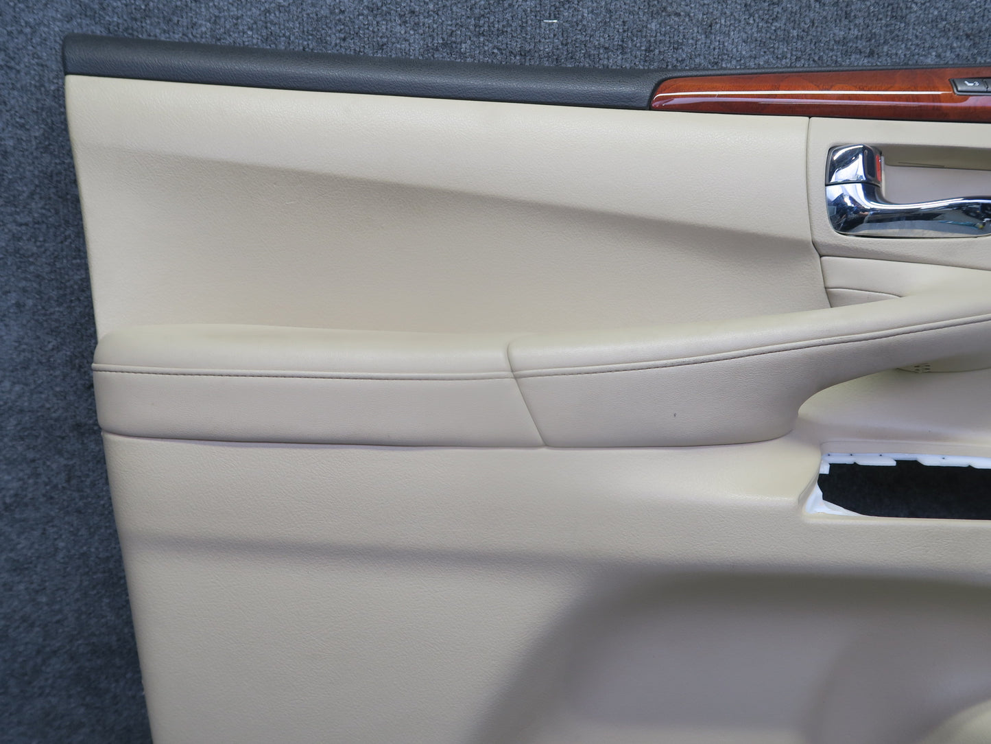 2008-2011 Lexus URJ201L LX570 Front Left Side Door Interior Trim Cover Panel