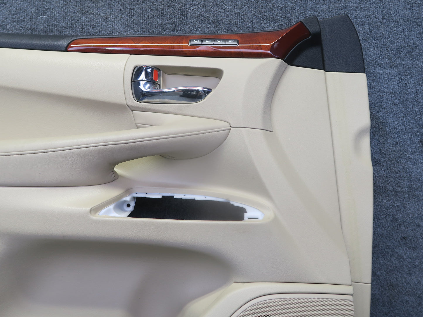2008-2011 Lexus URJ201L LX570 Front Left Side Door Interior Trim Cover Panel