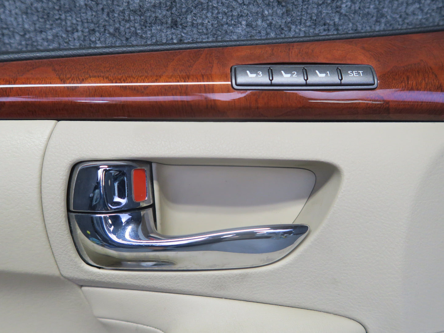 2008-2011 Lexus URJ201L LX570 Front Left Side Door Interior Trim Cover Panel