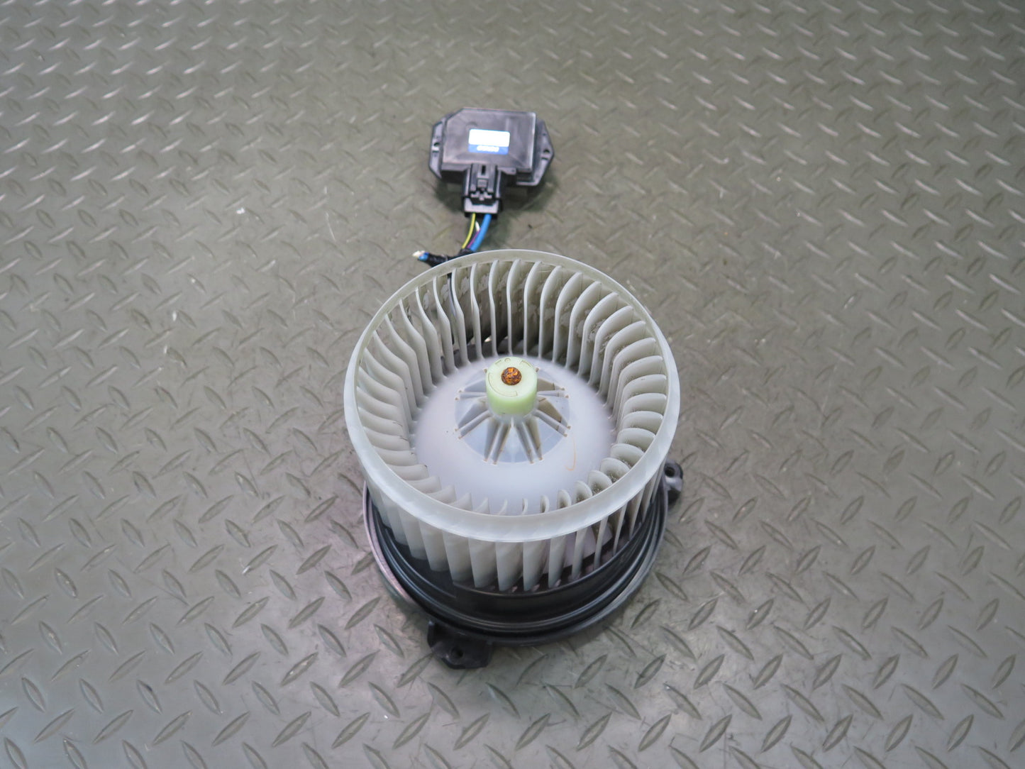 2008-2010 Lexus URJ201L LX570 A/C Heater Blower Motor Fan W/ Resistor