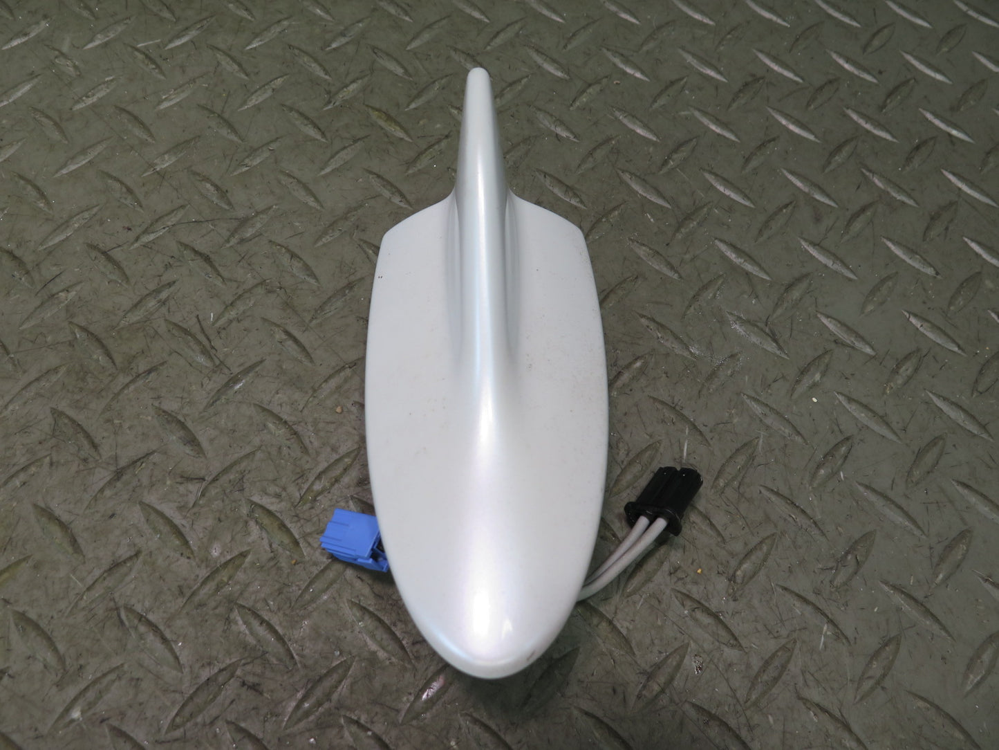 2008-2011 Lexus URJ201L LX570 Upper Roof Shark FIN Antenna Cover