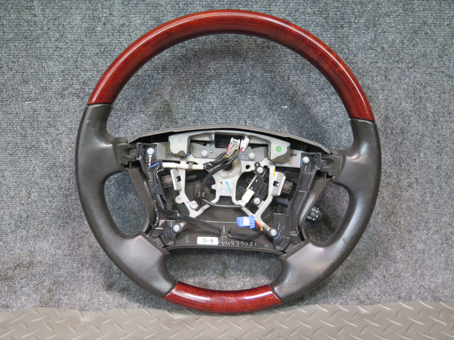 2008-2011 Lexus URJ201L LX570 Leather Wood Steering W/ Cruise Control