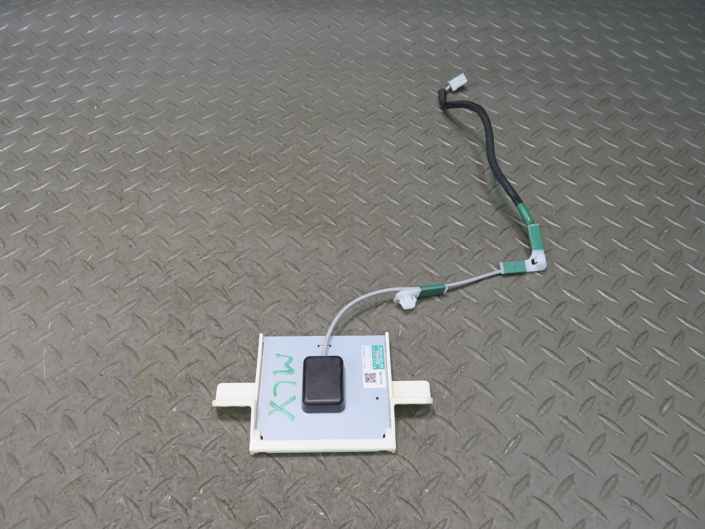 2008-2010 Lexus URJ201L LX570 GPS Navigation Antenna 86860-60110