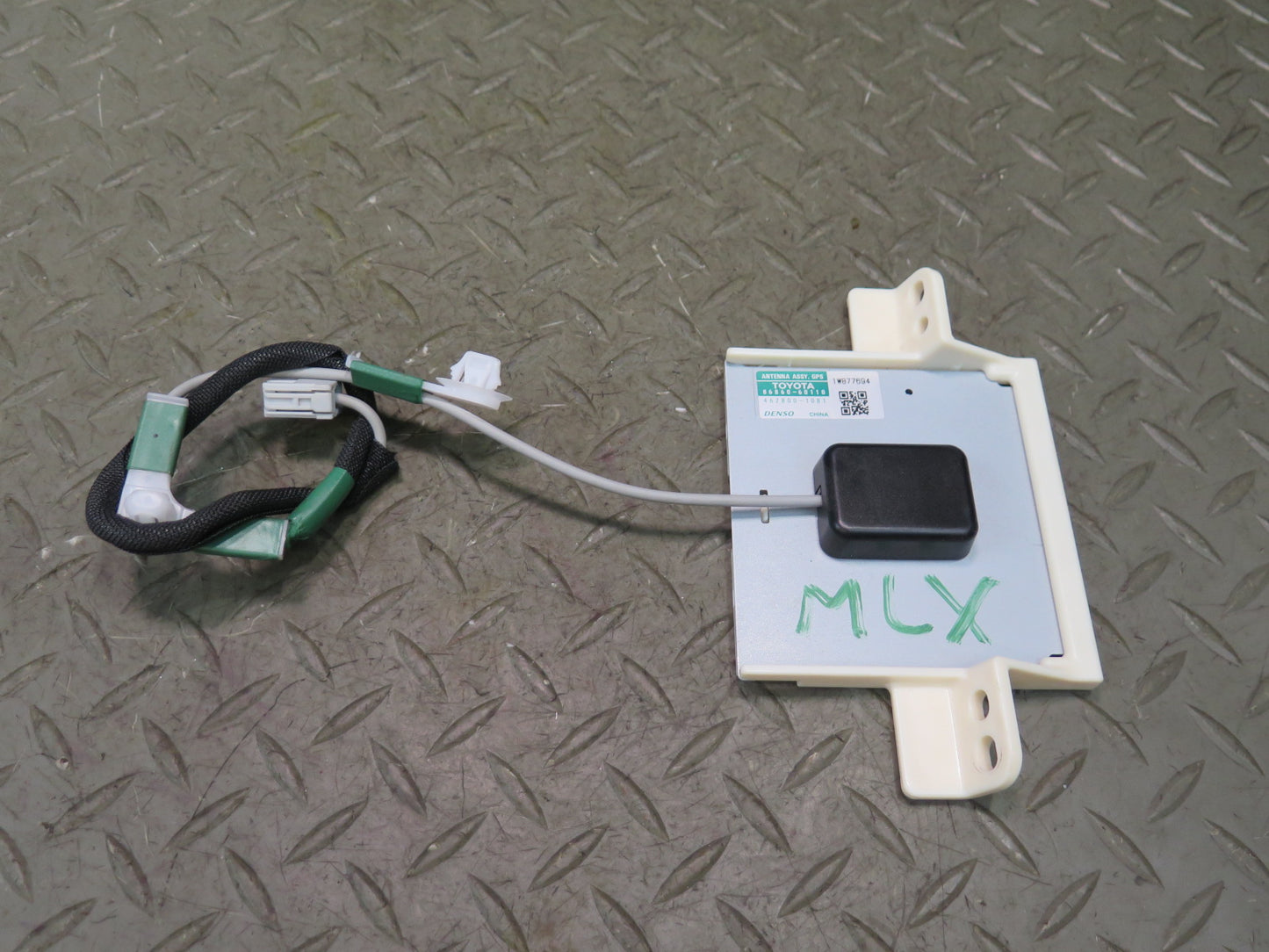 2008-2010 Lexus URJ201L LX570 GPS Navigation Antenna 86860-60110