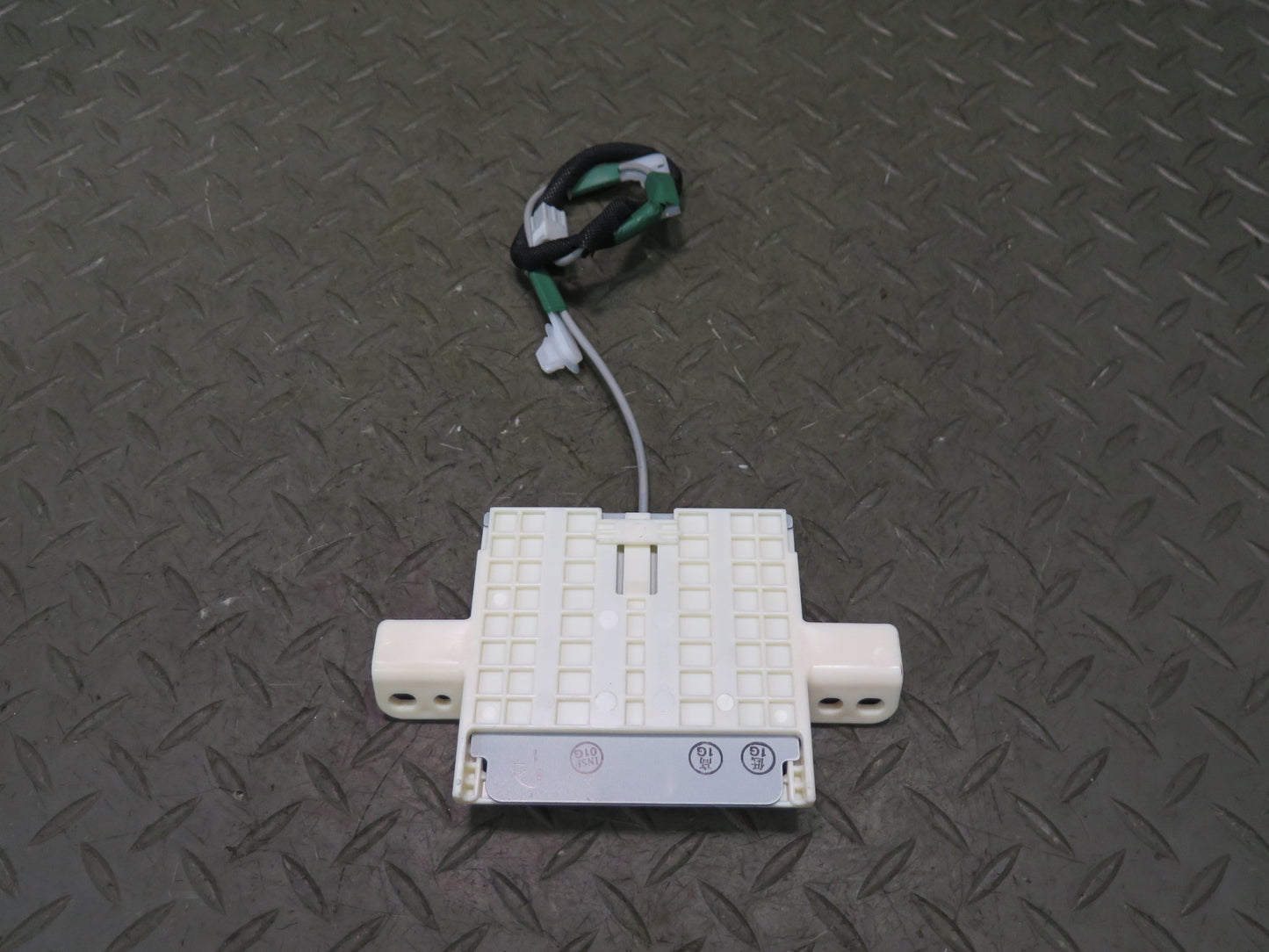 2008-2010 Lexus URJ201L LX570 GPS Navigation Antenna 86860-60110