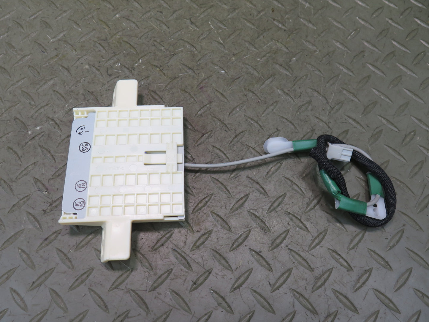 2008-2010 Lexus URJ201L LX570 GPS Navigation Antenna 86860-60110