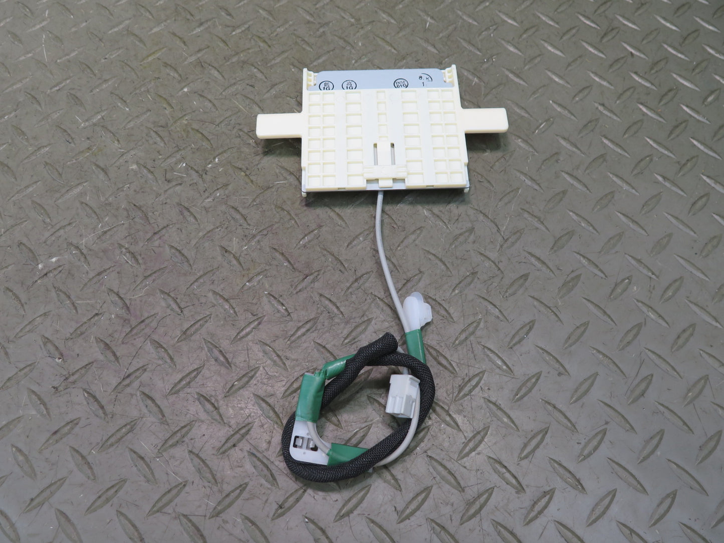 2008-2010 Lexus URJ201L LX570 GPS Navigation Antenna 86860-60110