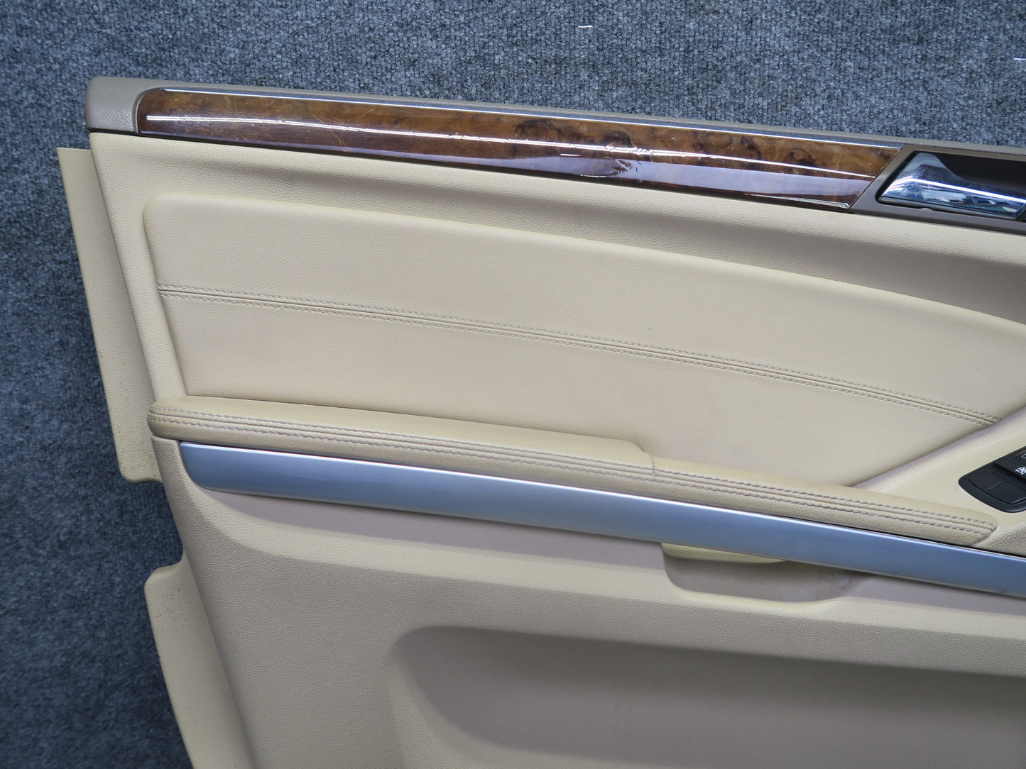 07-11 Mercedes W164 ML350 Front Left Interior Door Panel w Switch Beige OEM